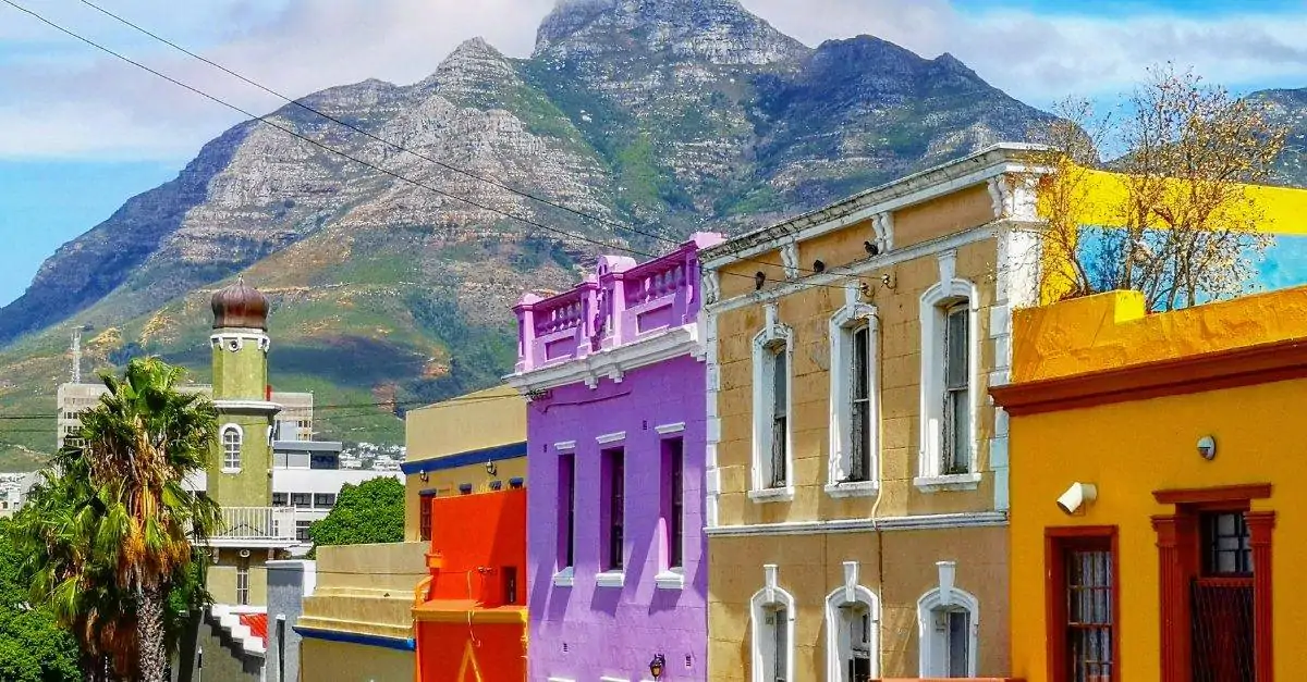 cidades turísticas coloridas